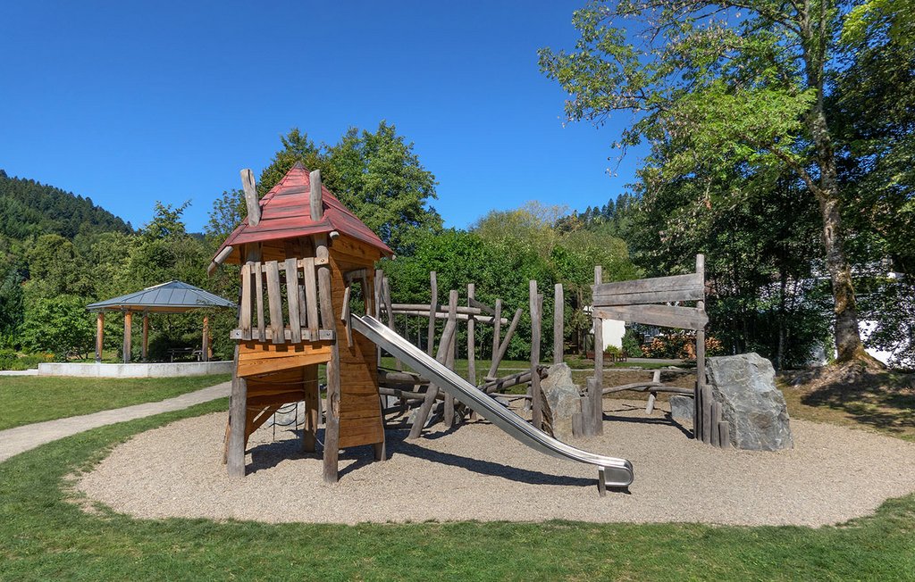 Kinderspielplatz aus Holz